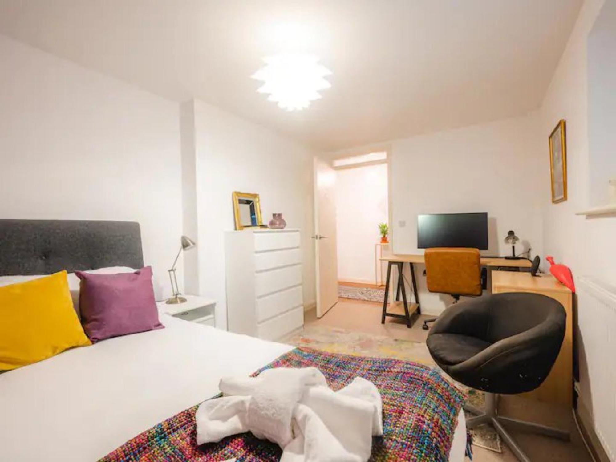 Pass The Keys Modern 2-bed With Private Balcony, Near Dalston Junction Station - Ideal Urban Retreat! Appartamento Londra